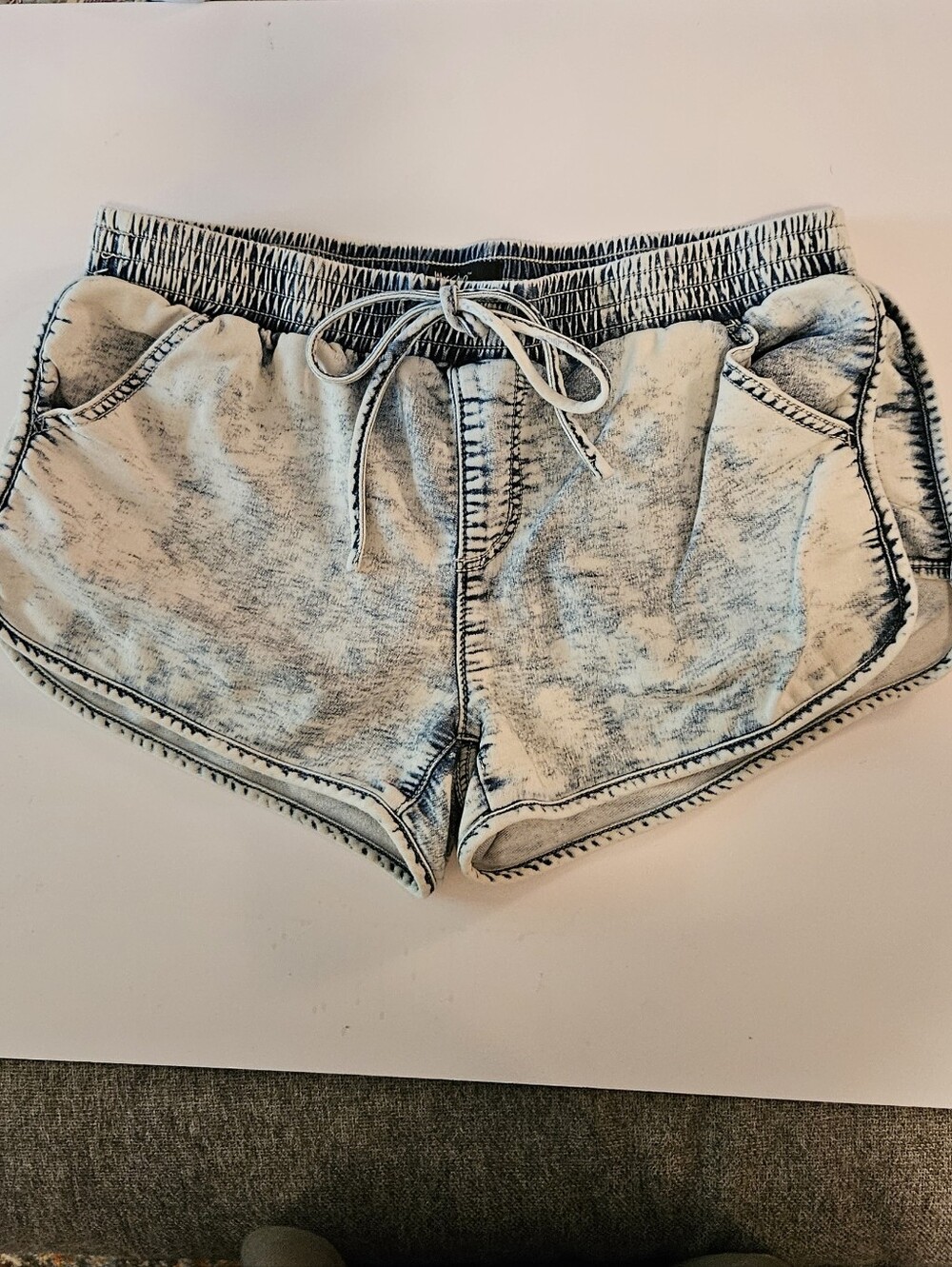 Throwback! Acid Washed Mossino -Women’s Light Wash Elastic-Waist Casual Shorts
